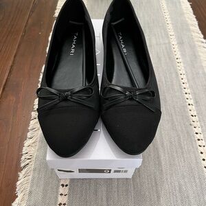 Tahari Black Flats with Bow Detail